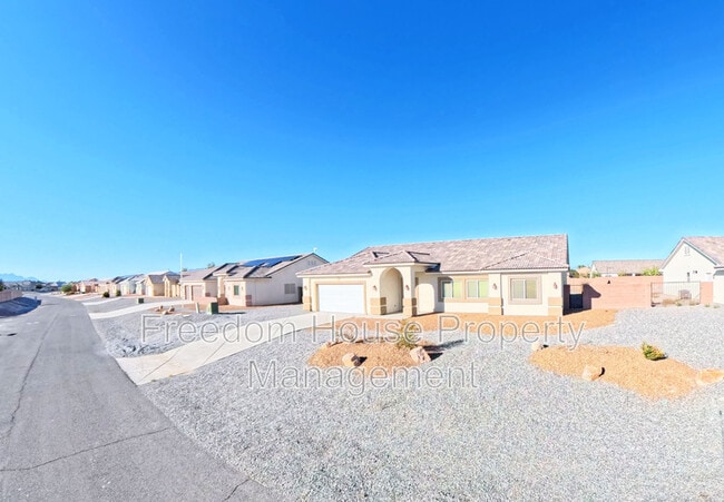 Foto del edificio - 4920 Honey Locust Dr