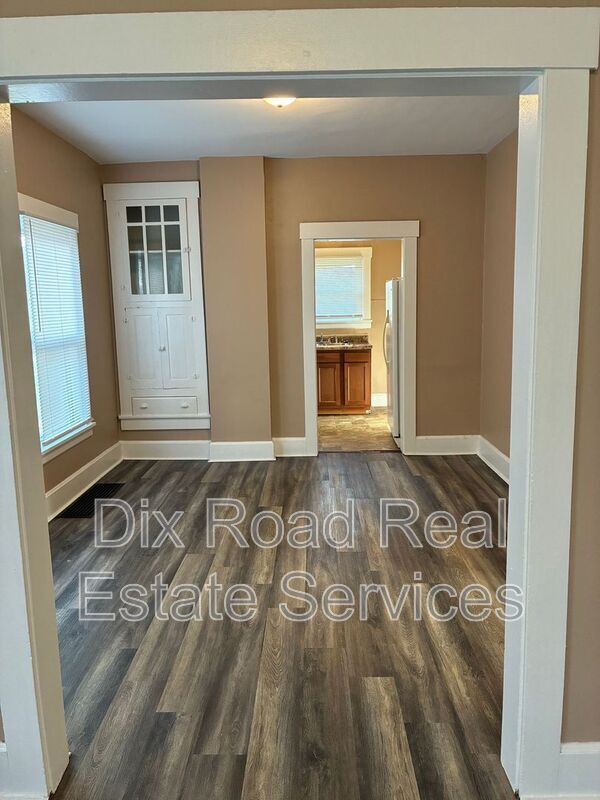 Building Photo - 1220 Calumet Ave