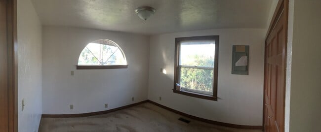 Building Photo - 4858 Naomi Ave