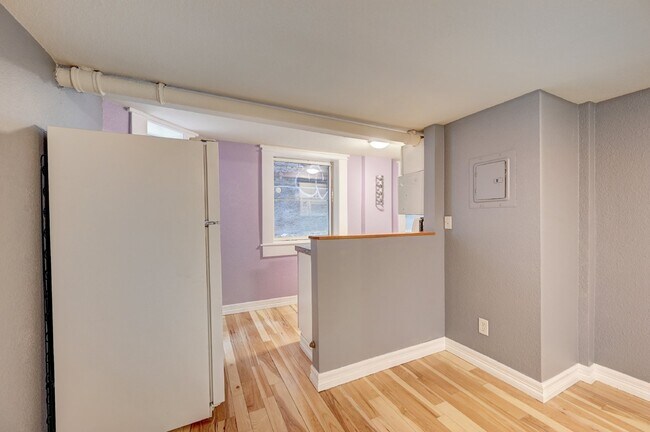 Foto del edificio - $1,150 - 1 bed, 1 bath charming Condo in t...