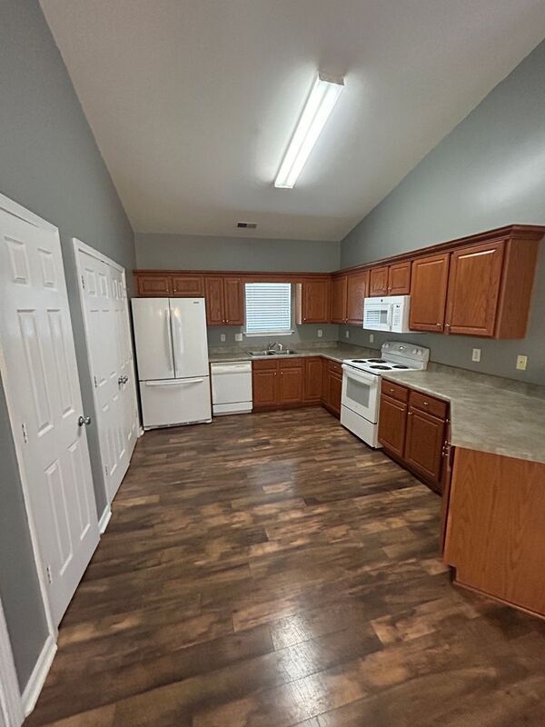 Foto del edificio - 4760 Longmeadow Dr