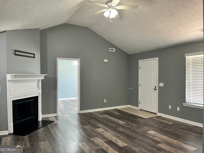 Foto del edificio - 7098 Hummingbird Ln