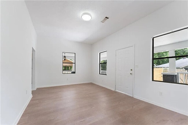 Foto del edificio - 37 Johnson Rd NW