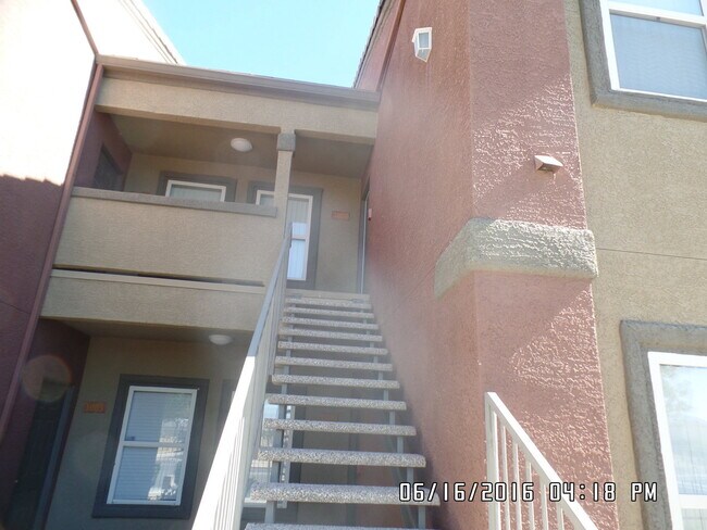 Foto del edificio - 2 BDRM 2 BATH CONDO IN GATED TUSCANO COMMUNITY IN THE SW