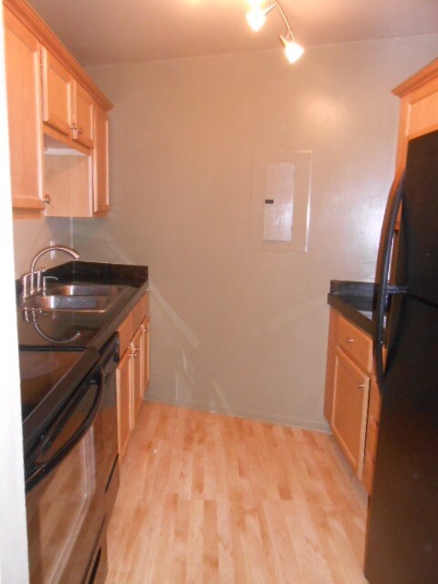 Building Photo - 3637 N 20th Pl