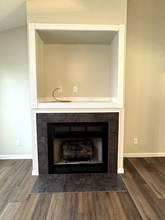 Building Photo - Comfort, Charm & Room for Everything You Love!