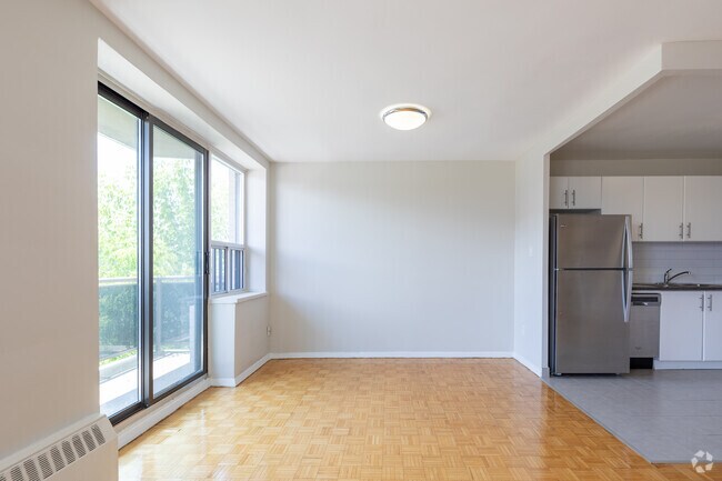 2 chambres, 1 salle de bain - Salle à manger - 380 Gibb St