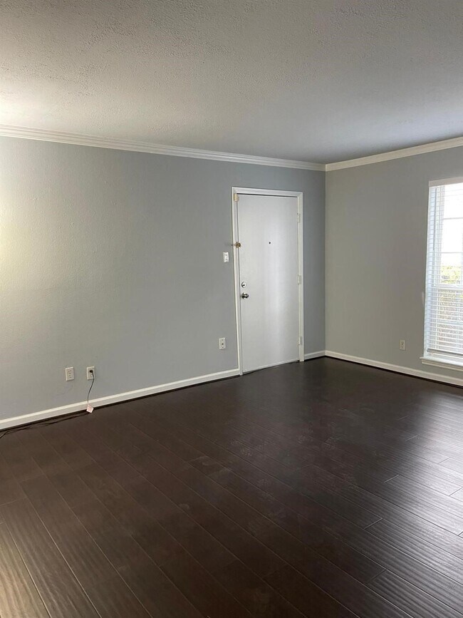 Building Photo - 6402 Del Monte Dr