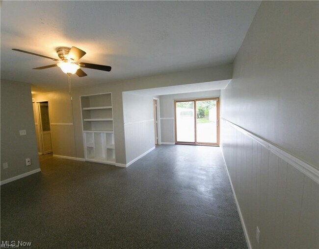 Building Photo - 570 Jeanette St