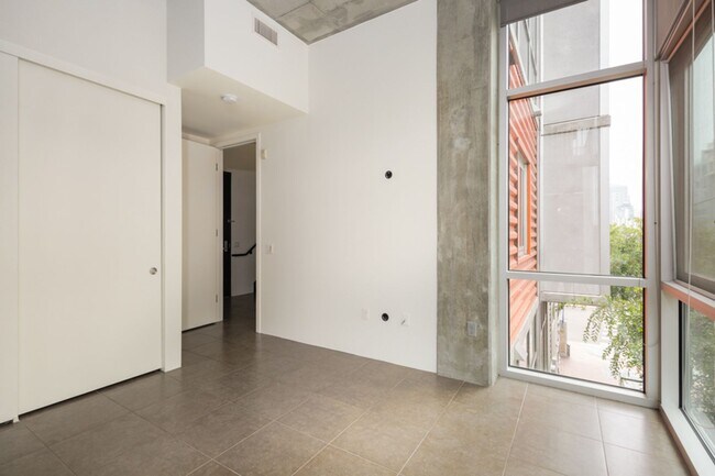 Foto del edificio - 2 bedroom 2 story East Village loft at Fah...