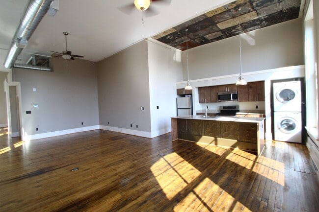 Building Photo - 430 S Gay St