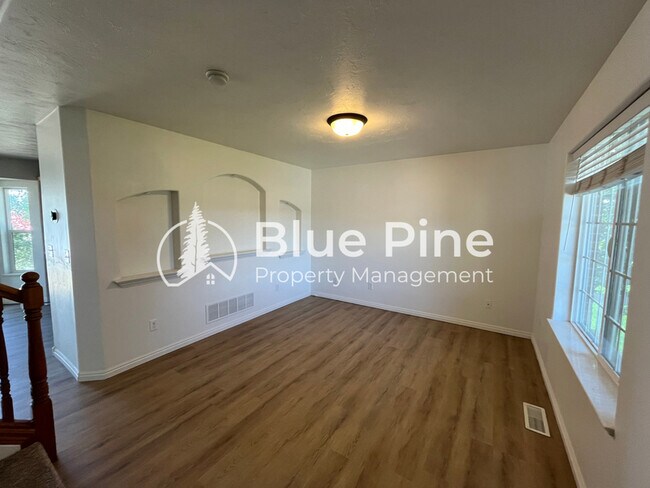 Foto del edificio - 5231 Clearfield Ln