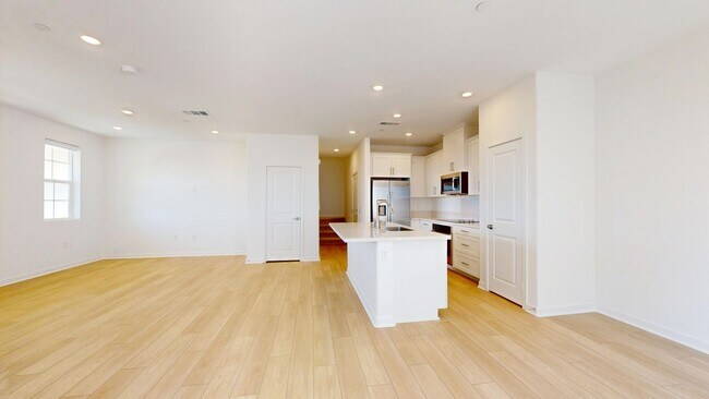 Building Photo - 8421 Gabrielino Ct