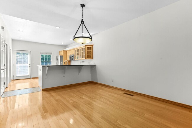 Foto del edificio - 6143 S Virginia Ave