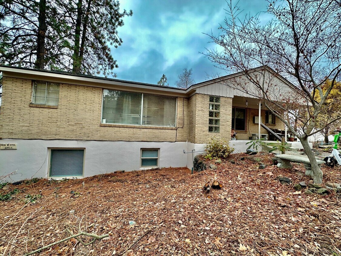 Foto principal - 940 S Lincoln St
