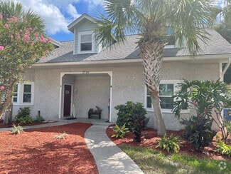 Building Photo - 2734 Ocean Dr