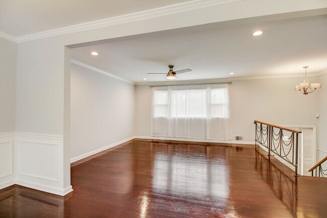 Building Photo - 9405 Garden Cir
