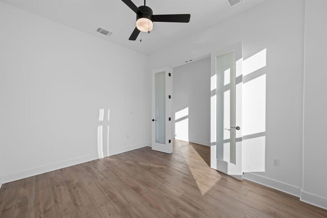 Building Photo - 5902 Rangeland Rd