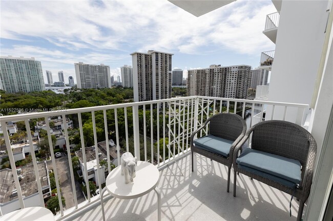 Foto del edificio - 2851 NE 183rd St