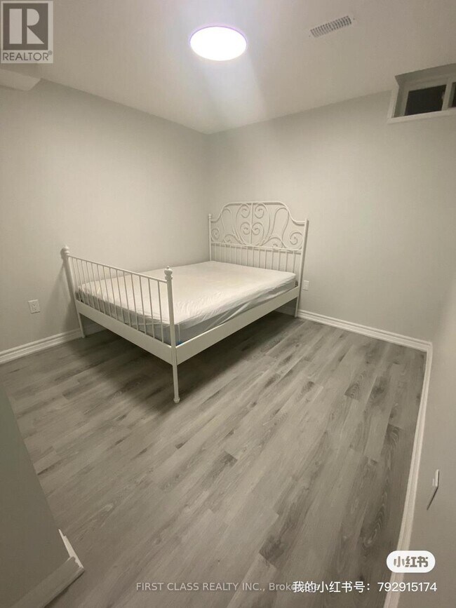 Photo du bâtiment - 9 Upton Crescent