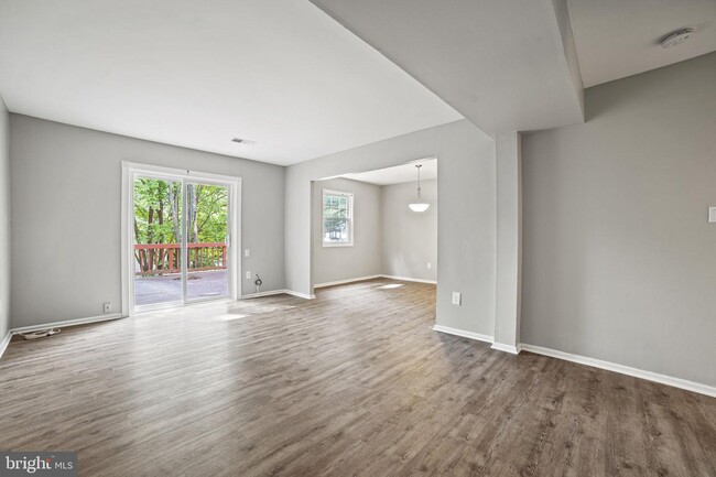 Building Photo - 9328 Humphries Dr