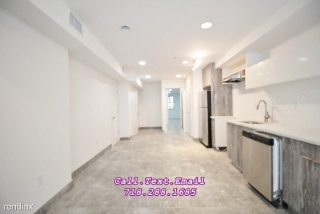 Foto del edificio - 228 Tompkins Ave