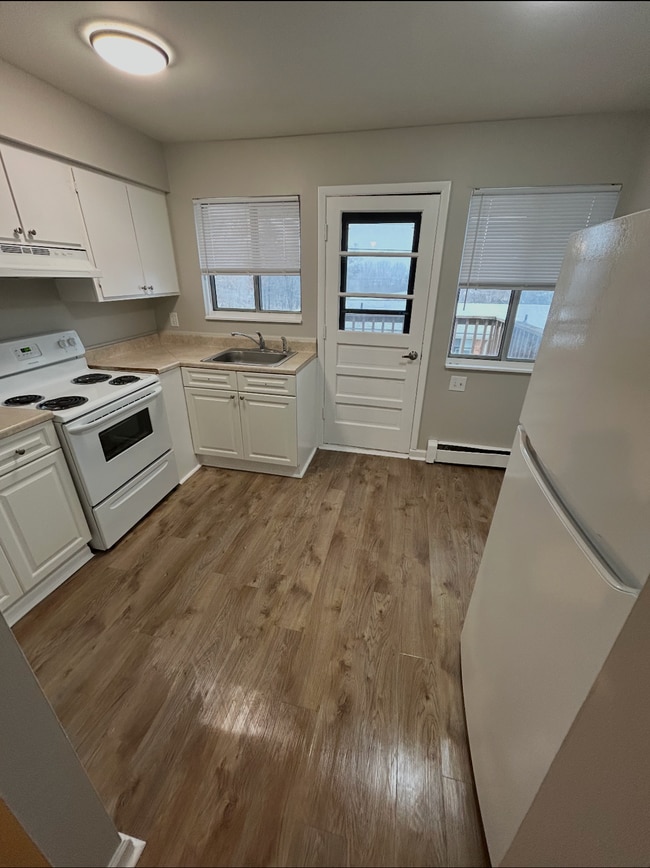 Building Photo - 10682 E Holly Rd