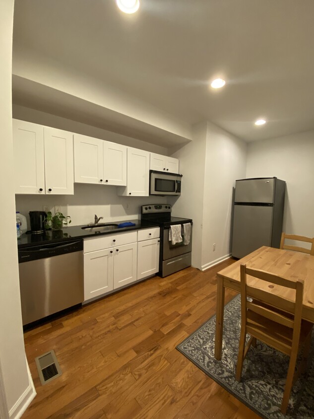 Kitchen - 2310 N Carlisle St