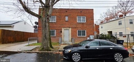 Building Photo - 3207 11th Pl SE