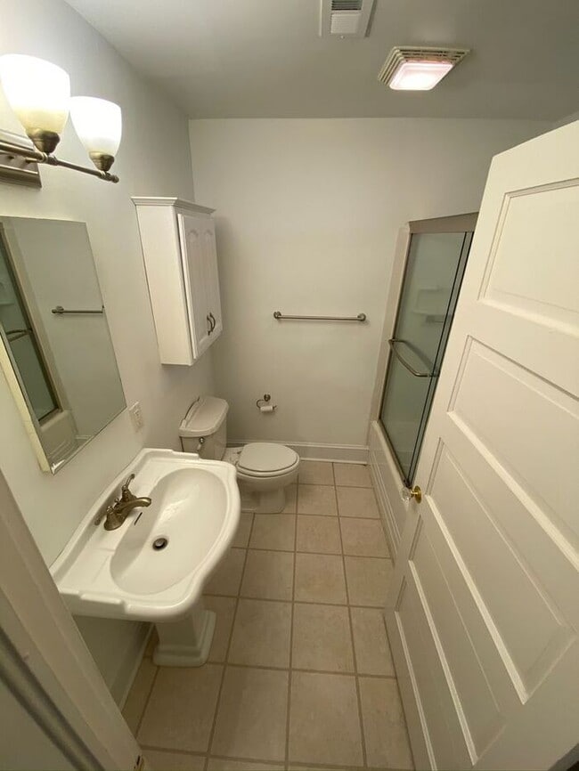 Building Photo - 1409-4 Pilot View St-1BR/1BA-West End APT!!!