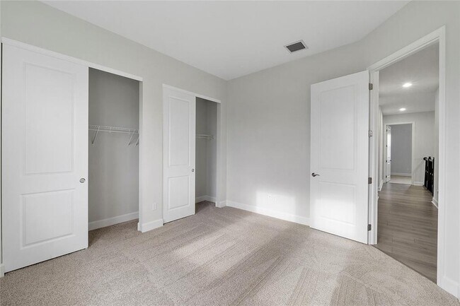 Foto del edificio - 5223 Liberty Ln
