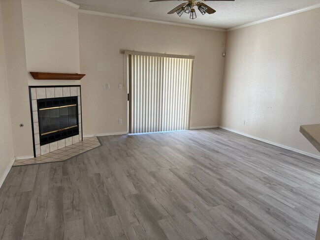 Foto del edificio - Nice, spacious 3 br, 2 Bath with major kit...