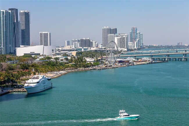 Foto del edificio - 848 Brickell Key Dr