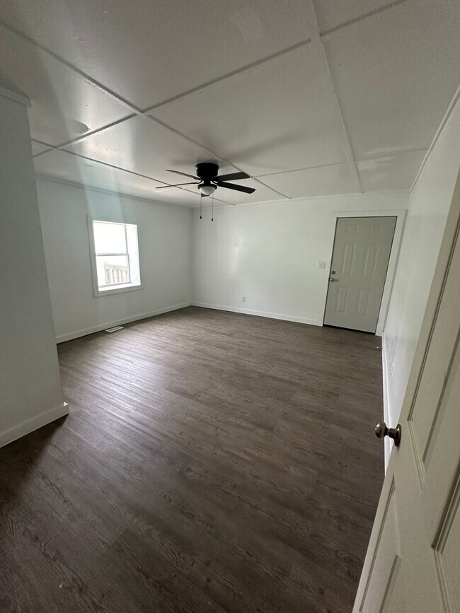 Foto del edificio - Spacious Townhome Available Soon