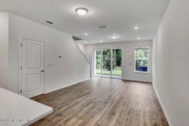 Foto del edificio - 73 Mellowood Ln