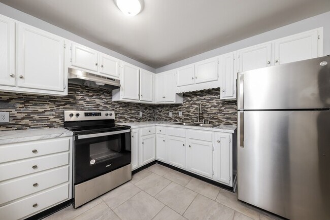 Foto del edificio - Lovely 4 Bedroom on Oak Ridge Drive