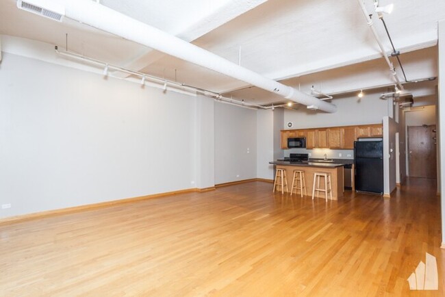 Building Photo - Spacious Concrete Loft w/ 14' Ceilings in ...