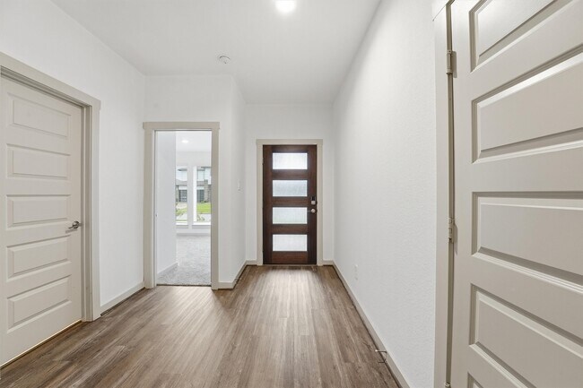 Foto del edificio - 6814 Bradford Ter Rd