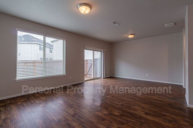 Building Photo - 1413 NE 83rd Dr