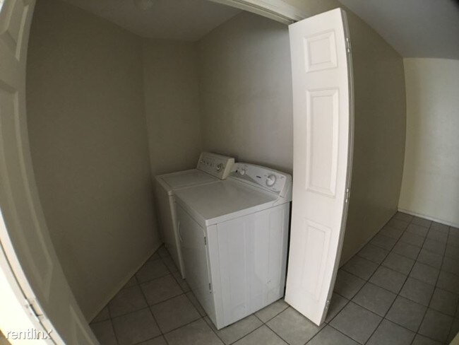 Building Photo - 2 br, 2 bath Apartment - 4307 W La Guardia Ln