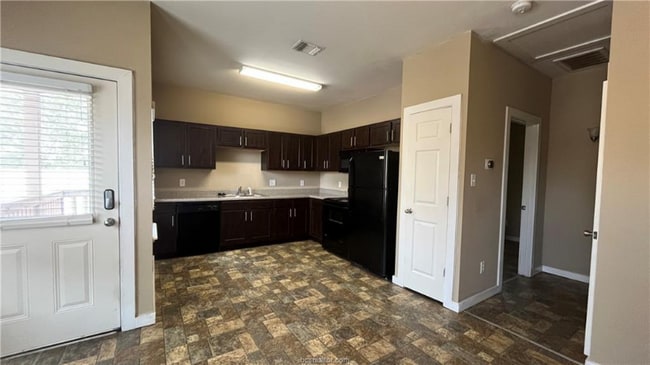 Building Photo - 204 E Buck St