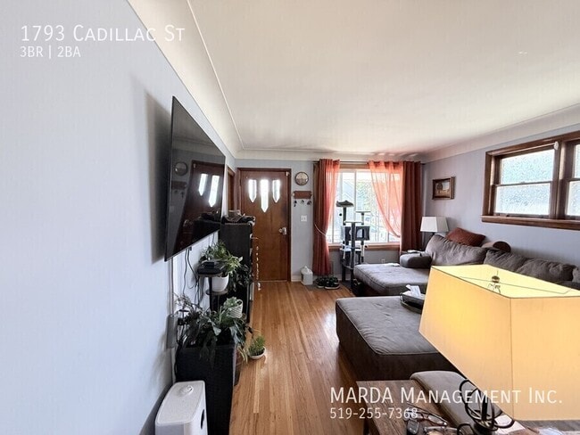 Building Photo - SPACIOUS 3 BED/2 BATH HOME- FINISHED BASEMENT-EAST WINDSOR + UTILITIES