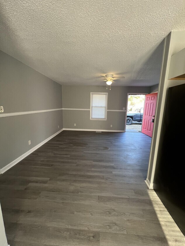 Foto principal - 868 Durwood Dr