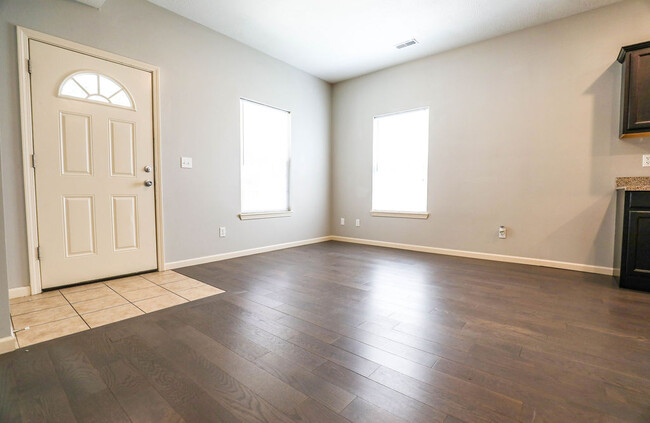 Foto del edificio - 1351 E Cherry St