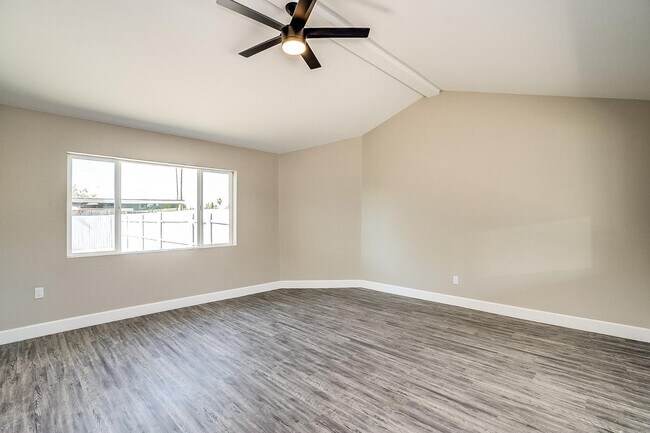 Foto del edificio - 215 S Doran