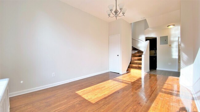 Building Photo - 335 W 88th St