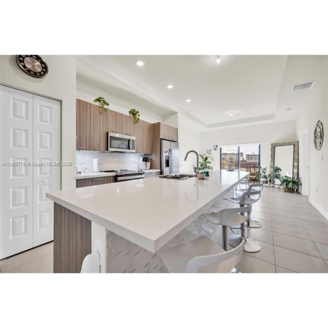 Foto del edificio - 8045 NW 104th Ave