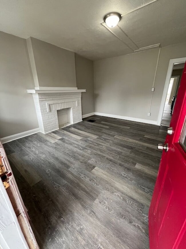 Foto del edificio - 87-97-97 N Burgess Ave