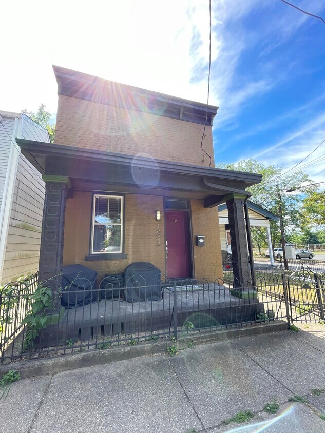Primary Photo - 1023 Banklick St