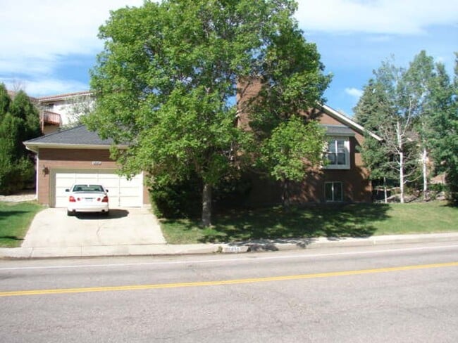 Beautifully Updated 5 Bedroom Rockrimmon Ranch Home Backing to Open Space - Beautifully Updated 5 Bedroom Rockrimmon Ranch Home Backing to Open Space